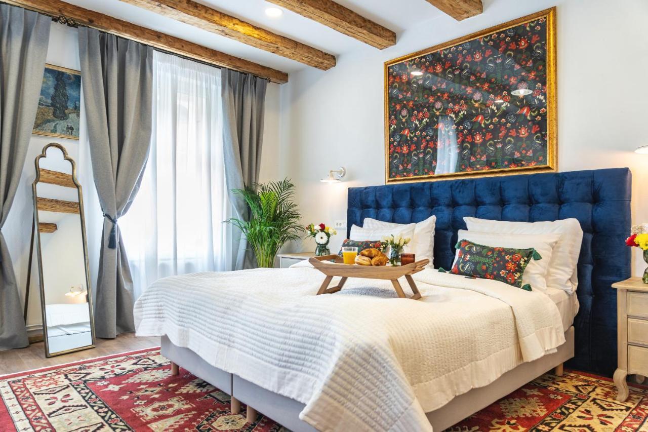 Nikolas Haus Brasov Luaran gambar