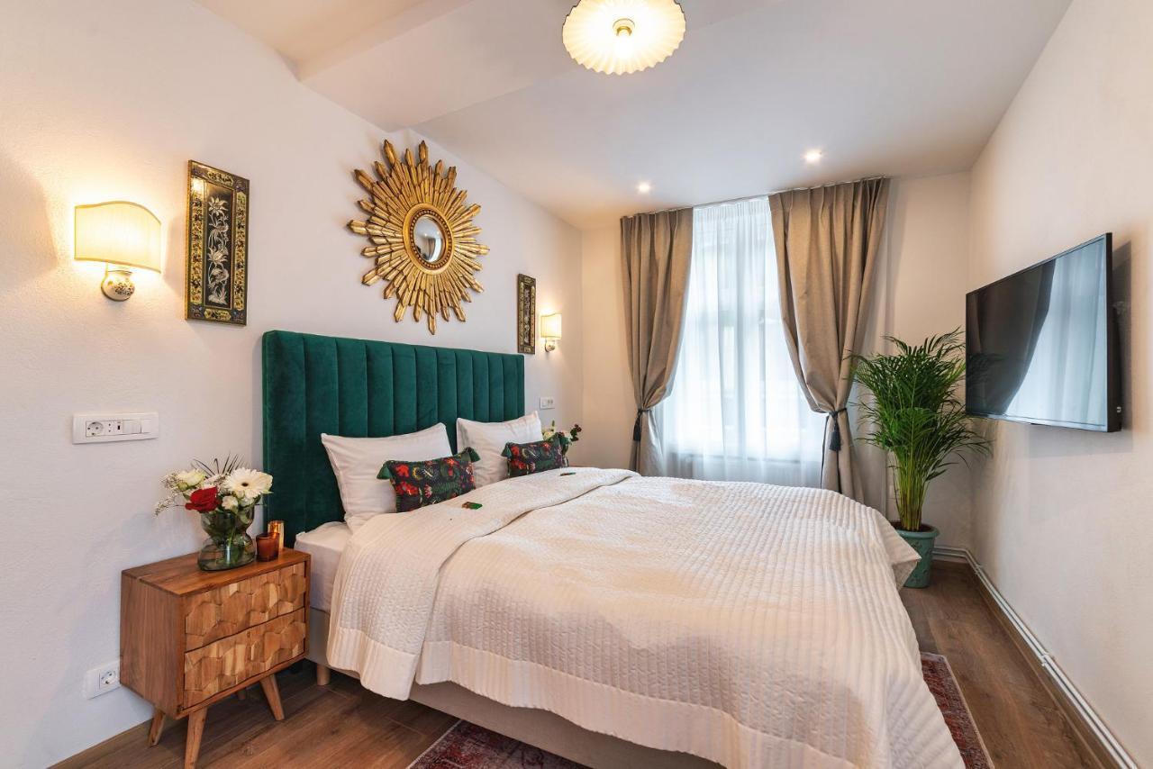 Nikolas Haus Brasov Luaran gambar