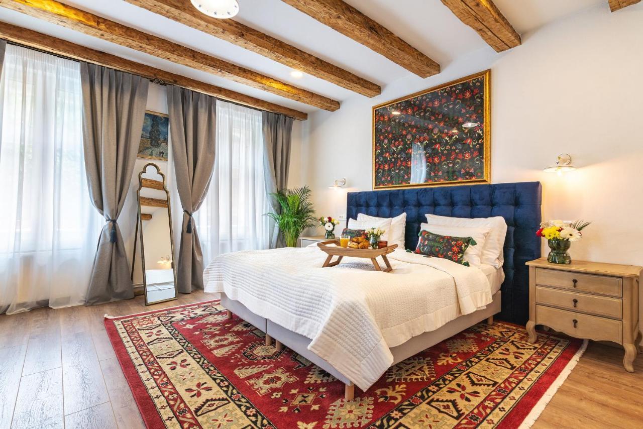Nikolas Haus Brasov Luaran gambar