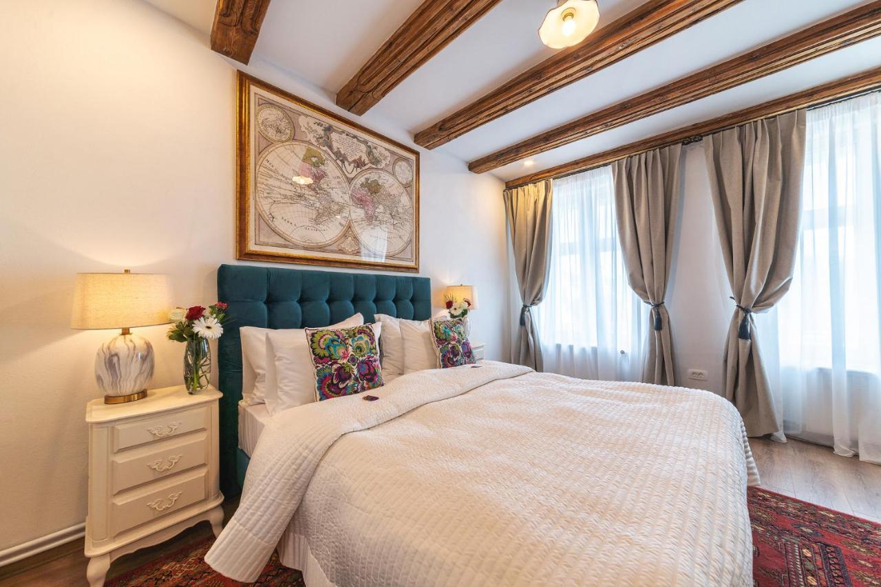 Nikolas Haus Brasov Luaran gambar