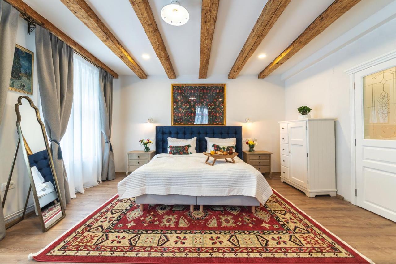 Nikolas Haus Brasov Luaran gambar