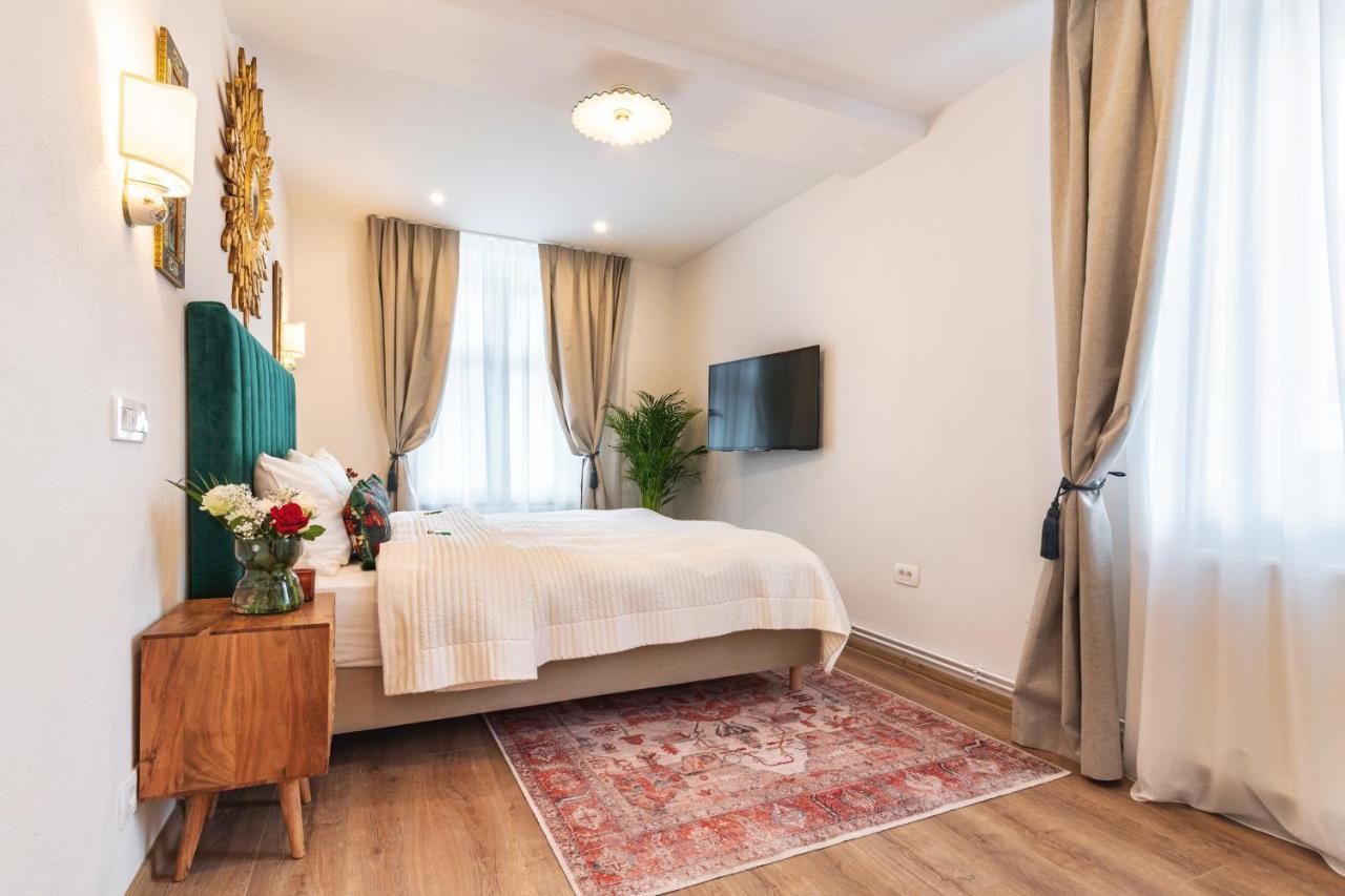 Nikolas Haus Brasov Luaran gambar