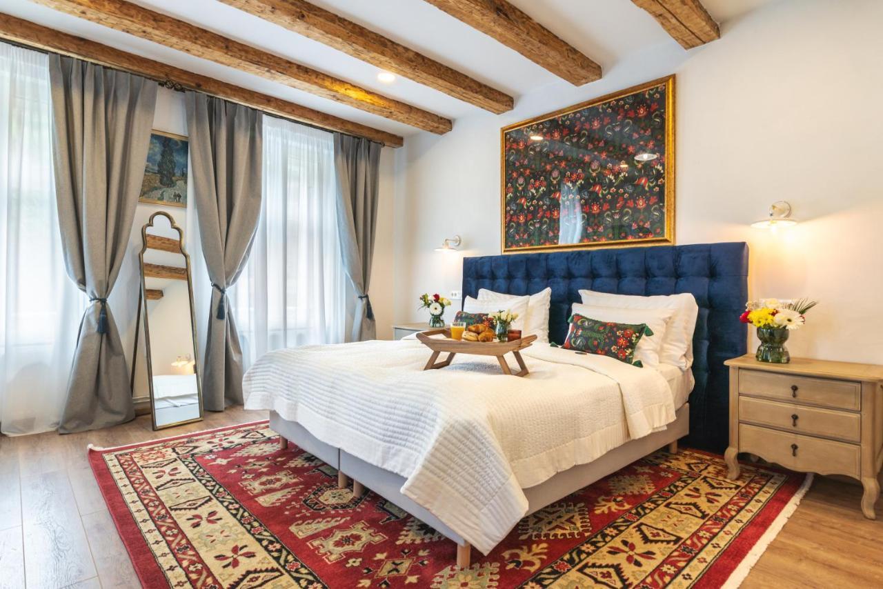 Nikolas Haus Brasov Luaran gambar