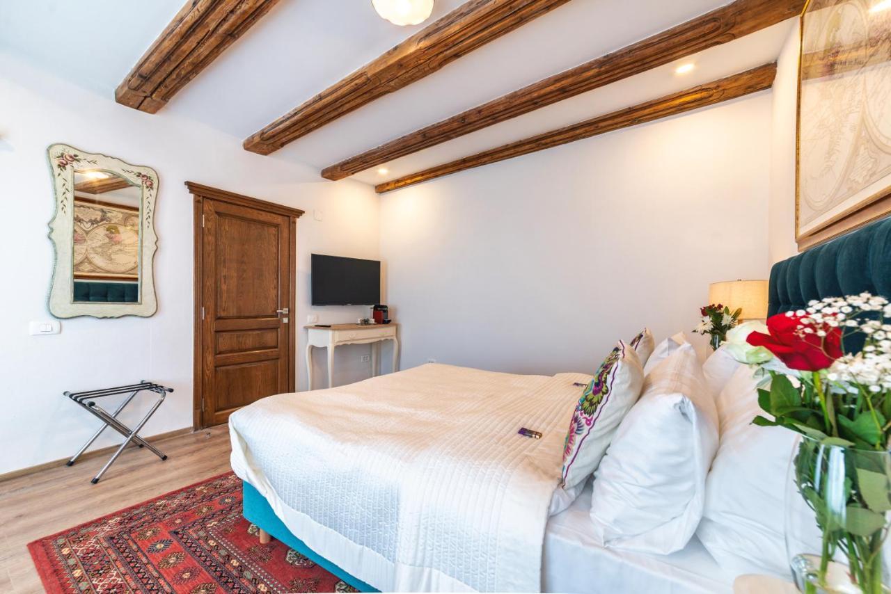 Nikolas Haus Brasov Luaran gambar