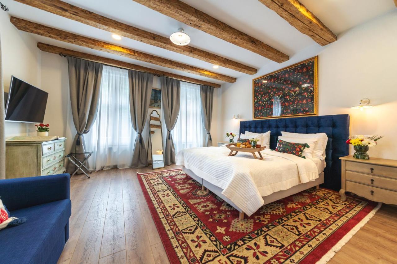 Nikolas Haus Brasov Luaran gambar