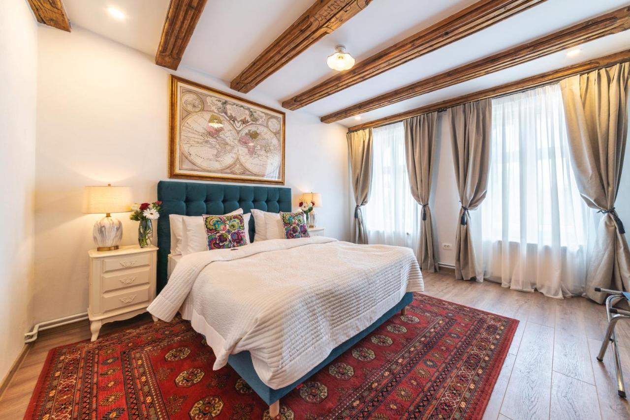 Nikolas Haus Brasov Luaran gambar