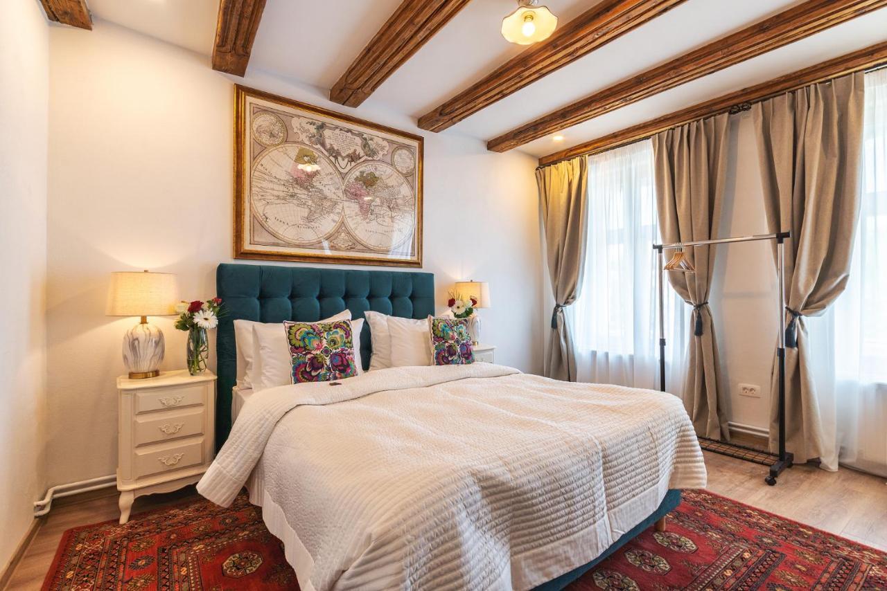 Nikolas Haus Brasov Luaran gambar