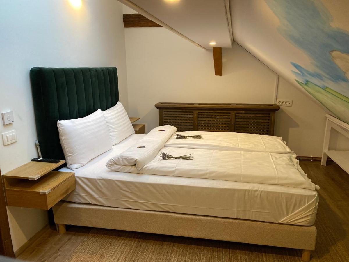 Nikolas Haus Brasov Luaran gambar